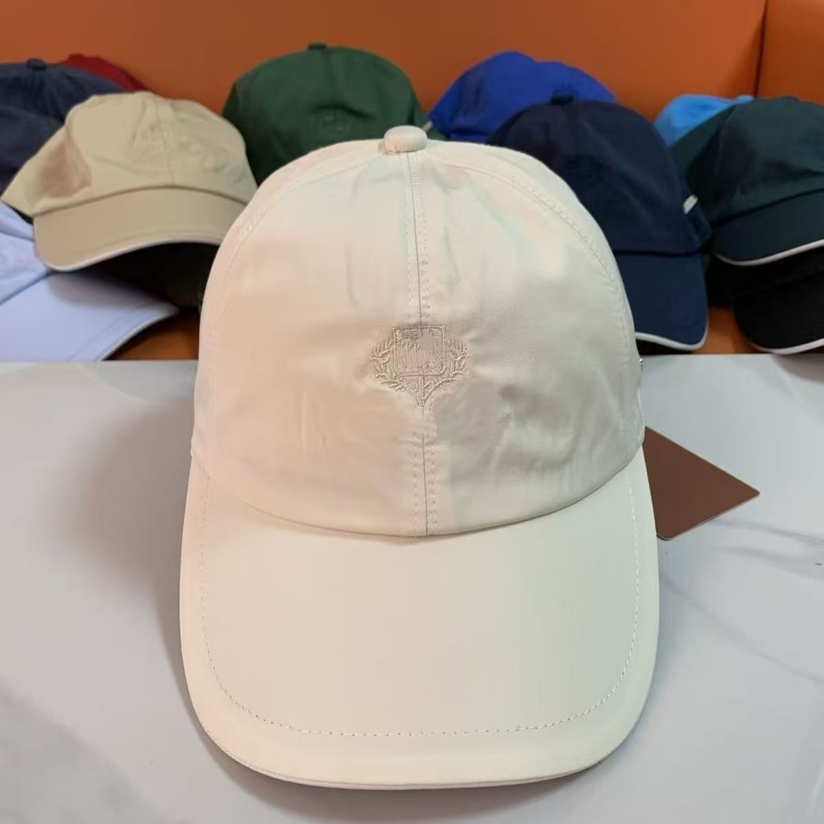 Высококачественная однотонная  – обзор и цена Baseball Cap Structured